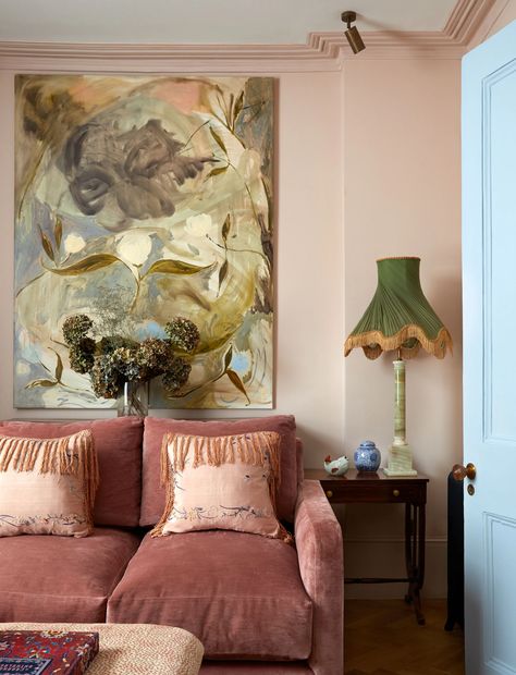 Pink Couch In Bedroom, Mauve Couch Living Rooms, Rachel Chudley, Pink Couch, Interior Design Per La Casa, Pink Living Room, London House, Design Del Prodotto, 4x6 Rugs