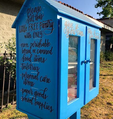 Community Pantry Ideas, Blessings Box Ideas, Blessing Box Food Pantry, Blessing Box Ideas, Free Food Pantry, Community Pantry, Blessing Boxes, Little Free Library Plans, Homeless Care Package