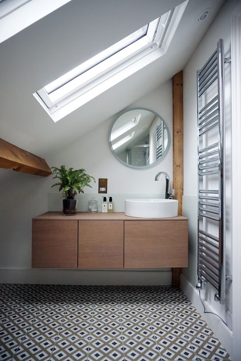 clever use of space in small attic bathroom Bathroom With Roof Window, Slanted Roof Bathroom Ideas, Sloped Wall Bathroom, Summerhouse Bathroom, Small Attic Bathroom Sloped Ceiling, Rooftop Bathroom, Tiny Attic Bathroom, Small Sink Vanity, Bathroom Roof