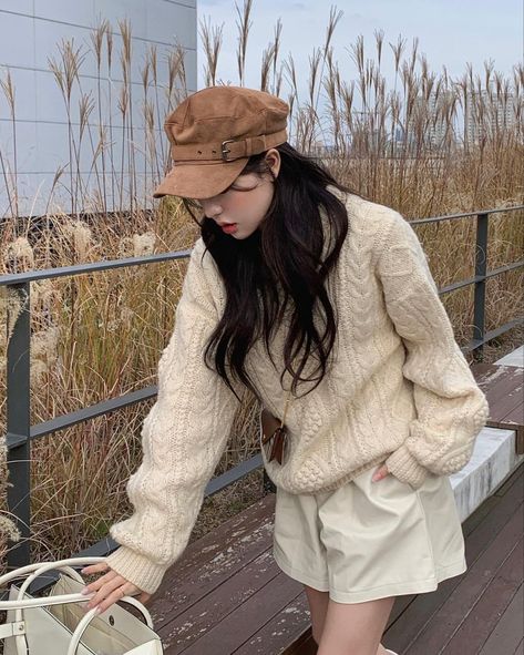 News Boy Hat Outfit Women, News Boy Hat Outfit, Newsboy Hat Outfit, Hiking Outfit Men, East Asian Fashion, Girly Style Outfits, Hat Outfit, Japan Outfit, Style Korea