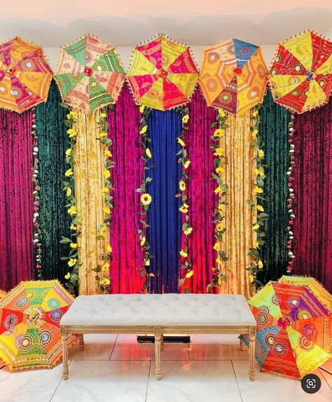 Garba Selfie Corner, Lohri Function Decoration, Back Drop Decoration Ideas Indian, Sangeet Decor At Home, Dandiya Night Decoration Ideas, Gangour Theme Decoration, Holi Backdrop Ideas, Navratri Backdrop Ideas, Holi Decorations Ideas At Home