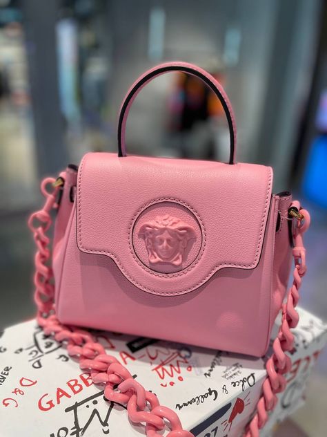 #versace Cute Hand Bags, Types Of Purses, Versace Bag, Luxury Iphone Cases, Luxury Bags Collection, Versace Handbags, Girly Bags, Versace Bags, Luxury Purses