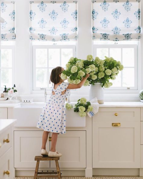 Monika Hibbs (@monikahibbs) • Instagram photos and videos Kitchen Roman Shades, Timeless Kitchen Design, Limelight Hydrangea, Dreamy Whites, Timeless Kitchen, Pretty Kitchen, Hello Lovely, Blue Kitchen, Coastal Interiors