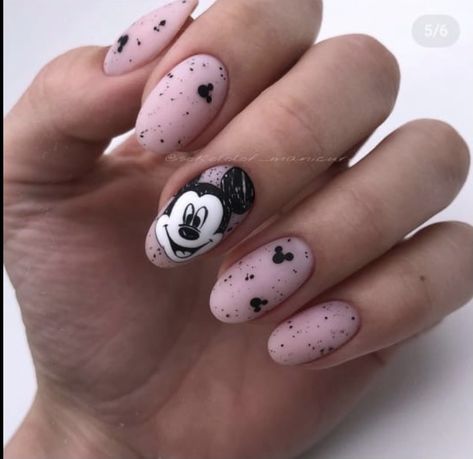 Disneyland Nails, Mickey Mouse Nails, Disney Acrylic Nails, Magic Fingers, Simple Bridesmaid Hair, Nail Time, Hoco Hairstyles, Minimal Nails, Almond Nails Designs