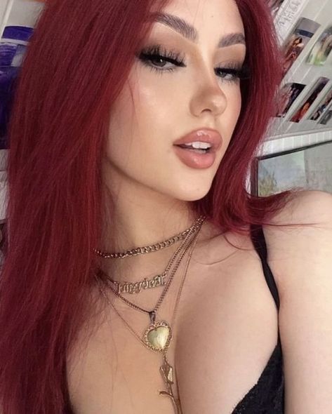 Red Hair Makeup, Cherry Red Hair, Wine Hair, Red Hair Inspo, Dark Red Hair, Bright Red Hair, Long Red Hair, Girls With Red Hair, Tone Hair