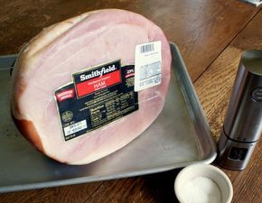 Tavern Ham Recipe, Boneless Ham Recipe, Ham Cooking Time, Cook A Ham, Precooked Ham, Ham Recipes Crockpot, Ham Shank, Ham In The Oven, Ham Recipes Baked