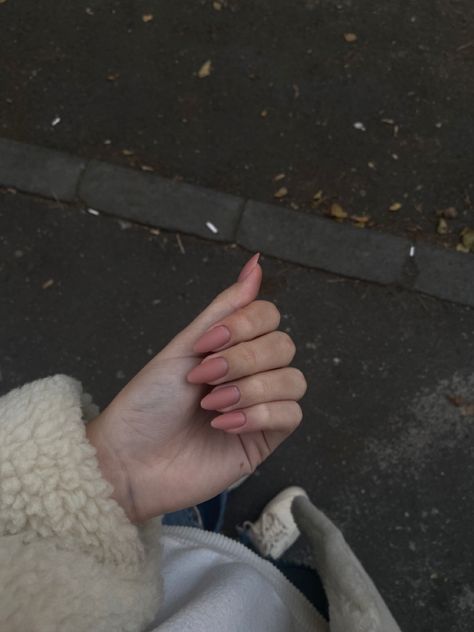 #nails #nudenails #mattenails #shortnails #aestheticnails #aesthetic #autumnnails #outfits #outdoor #beigeaesthetic #creamcolor #whiteaesthic #rippedjeans Matte Nails Aesthetic, Nude Matte Nails, Nails Aesthetic, Beige Aesthetic, Matte Nails, Nude Nails, Simple Nails, Short Nails, Cream Color