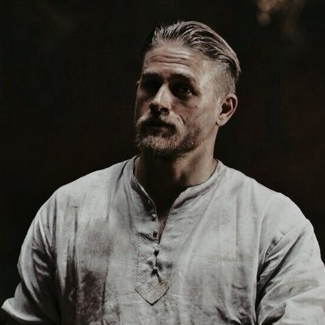 Targaryen Male, Targaryen Face Claim, Charlie Hunnam King Arthur, 7 Prince, Alexander Ludwig, Arthur Pendragon, Rugged Style, Charlie Hunnam, King Arthur