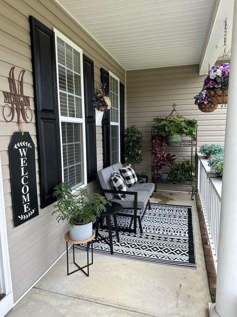 Narrow Front Porch Decor, Front Door Patio Ideas Entrance, Tiny Porch Ideas, Front Porch Bench Ideas, Black And White Front Porch, Narrow Front Porch Ideas, Long Front Porch Decorating Ideas, Front Porch Decorating Ideas Summer, Small Front Porch Ideas Entrance