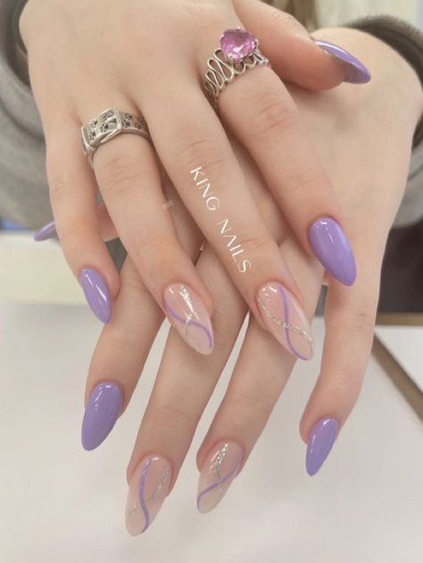 Purple Oval Nails Designs, Nails Lilac Design, Prom Nails Lavender, Purple Lilac Nails, Lavender Acrylic Nails Almond, Purple Blush Nails, Nail Inspo Lavender, Purple Nails For Prom, Prom Nails Purple