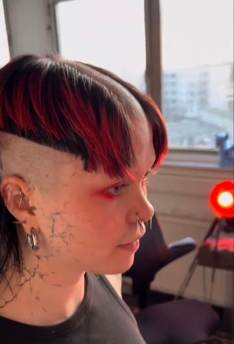 Shaved Middle Part, Reverse Mohawk, Skullet Haircut, Lesbian Hair, Half Shaved Head, Ugly Hair, Extreme Hairstyles, Hair Couture, Shaved Head Women