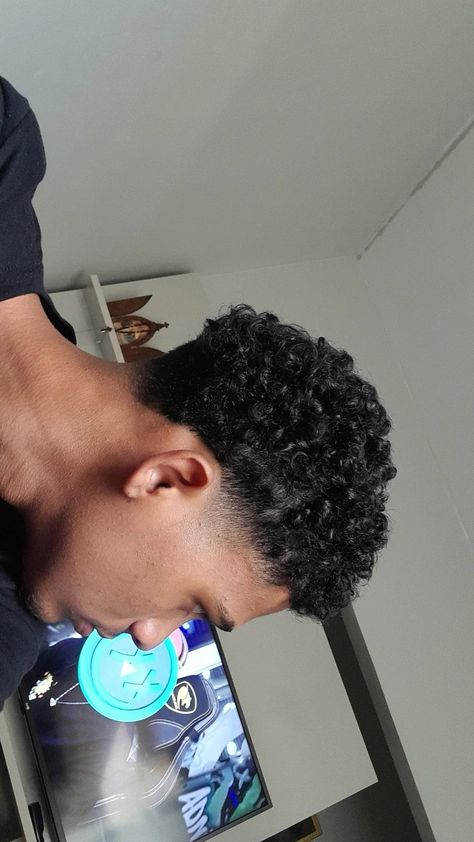 Taper Fade Curly Hair White Men, Short Curly Hair Styles Men, Short Curly Taper, Curly Buzz Cut, Taper Fade Black, Curly Fade, Short Taper Fade, High Taper Fade, Taper Fade Curly Hair