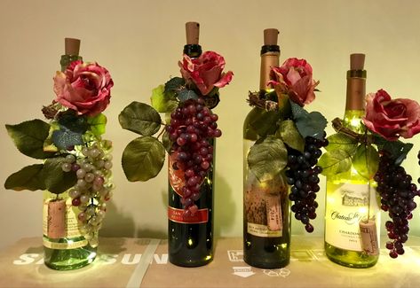 Rustic Wine Bottle Decor Wedding, Vase With Wine Corks Centerpieces, Wine Tasting Centerpieces, Wine Themed Birthday Party Decorations, Wine Tasting Decor, Wine Bottle Centerpieces With Flowers, Charcuterie Italian, Diy Bridal Shower Centerpieces, Grape Vine Decor