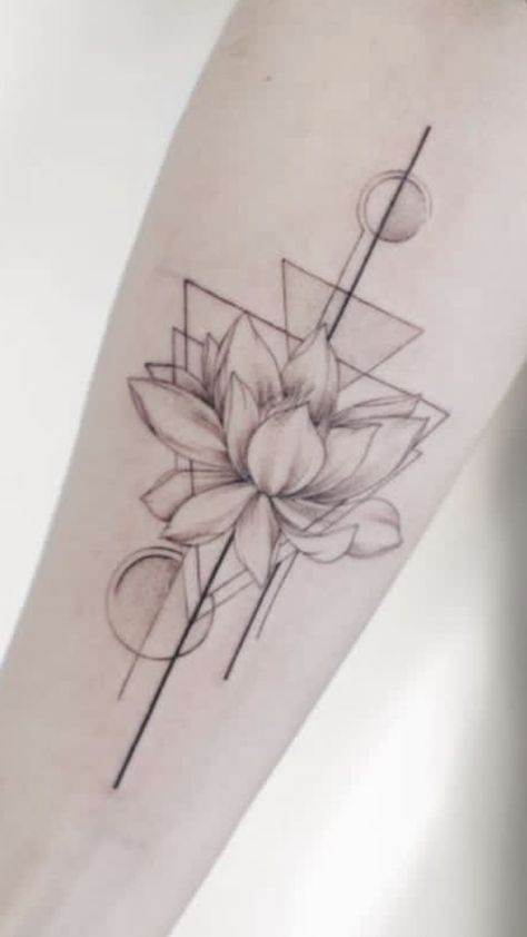 Prism Tattoo, Abstract Flower Tattoos, Geometric Flower Tattoo, Lotusblume Tattoo, Magnolia Tattoo, Lotus Tattoo Design, Saved Tattoo, Tattoo Mandala, Shape Tattoo