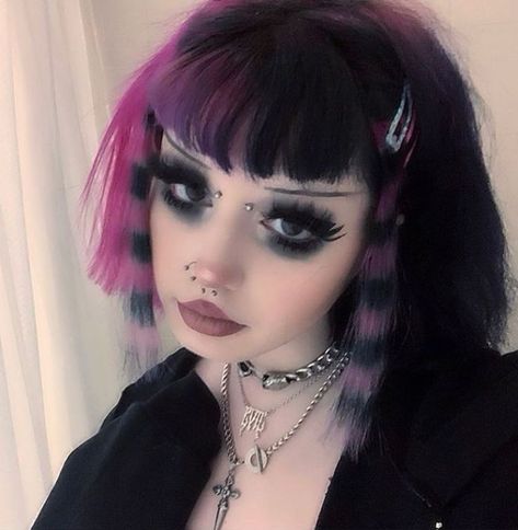 Half And Half Hair, Alt Makeup, Goth Hair, Dyed Hair Inspiration, Alternative Makeup, Emo Hair, Edgy Makeup, Black Makeup, Alternative Hair