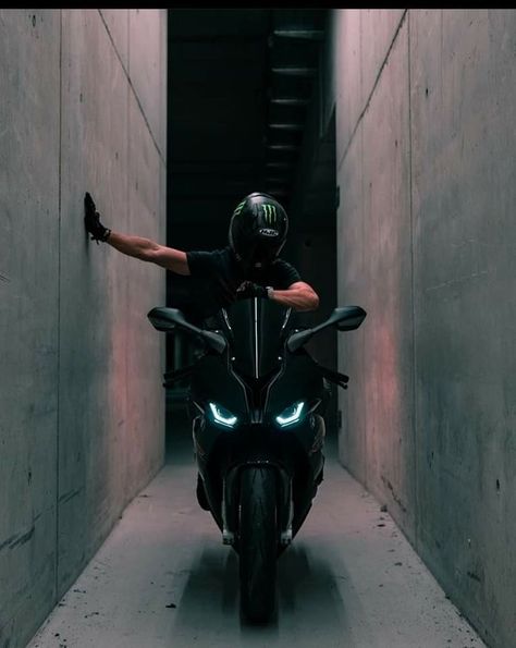 Ninja Bike, Motorcycle Guy, Biker Photography, Hot Biker Guys, Bike Aesthetic, Motorcycle Photography, Motorcycle Aesthetic, Biker Aesthetic, Motorcycle Dirt Bike