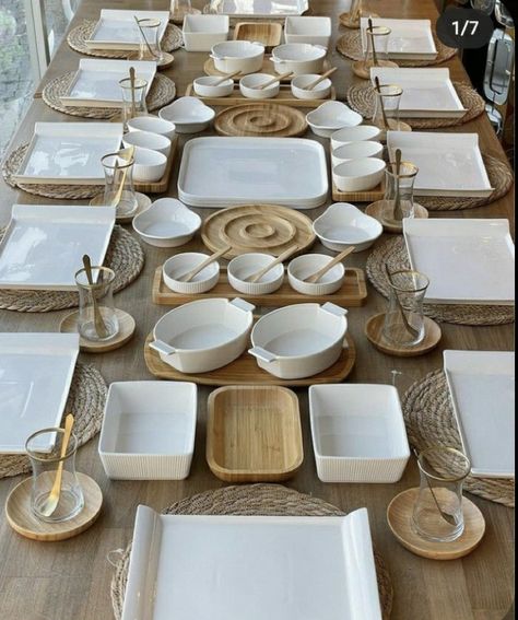 Wedding Table Lighting, Table Setting Etiquette, Kitchen Decor Collections, Crockery Design, Dinner Table Setting, Small Bathroom Ideas On A Budget, Dinner Table Decor, Kitchen Table Decor, Food Displays