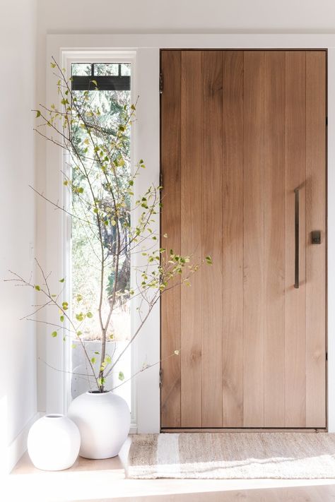 Modern Home Interior Doors, Modern Front Door Wood, Front Door White House, House Doors Front Entrance, Door House Entrance, Barn Front Door, Front Door Coastal, Home Entrance Ideas, Wooden Entrance Door