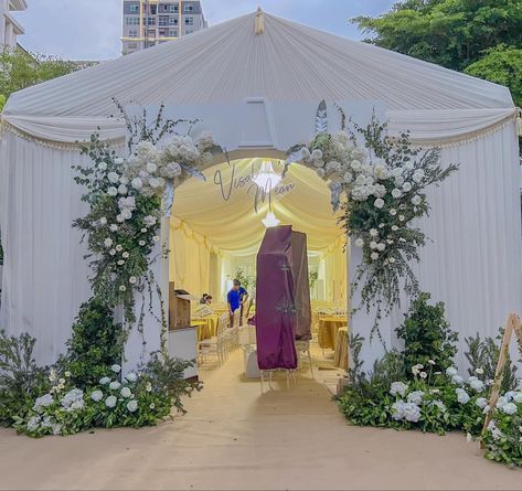 Welcome Gate Decoration, Pintu Masuk Wedding, Tenda Nikahan, Welcome Gate Wedding, Welcome Gate, Blank Wedding Invitation Templates, Wedding Gate, Backyard Wedding Decorations, Dream Marriage