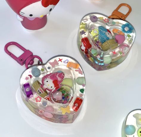 Resin Keychain Ideas, Anik Anik, Charm Ideas, Aesthetic Accessories, Diy Resin Art, Diy Resin Crafts, Resin Charms, Littlest Pet Shop, Uv Resin