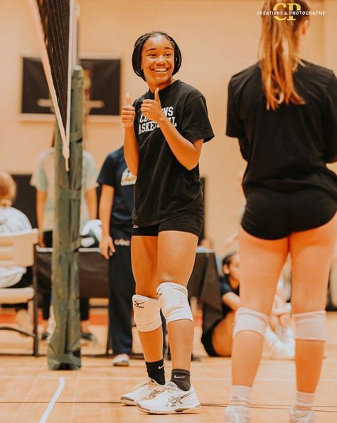 Volleyball Aesthetic Black, Black Volleyball, Volleyball Aesthetic, Vollyball Outfits, Best Volleyball Shoes, Volleyball Outfit, Volleyball Photos, Cute Sporty Outfits, Volleyball Inspiration