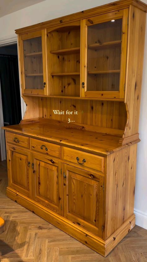 Furniture Makeover Videos, Kitchen Dresser Makeover, China Hutch Repurposed Kitchen Cabinets, Upcycle Antiques, Upcycling Furniture Ideas, Old Hutch Makeover Ideas, Diy Hutch, Antique Dresser Makeover, Refurbished Dresser