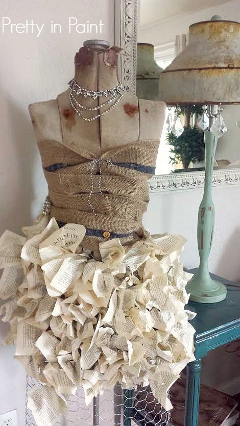 Skirt made out of book pages and chicken wire... www.prettyinpaintblog.blogspot.com #Dressform #DIY #Shabbychic Lace Dress Diy, Dress Form Decor, Wire Dress Form, Mannequin Ideas, Vintage Dress Forms, Mannequin Decor, Antique Dress Form, Mannequin Christmas Tree, Diy Tutus