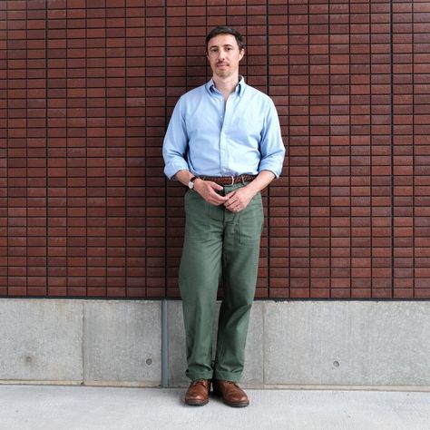 Green Chino Outfit Men, Casual Tie Outfit, Army Green Pants Outfit, Chinos Men Outfit, Green Pants Men, Green Pants Outfit, Streetwear Ideas, Outfit Classic, Army Green Pants