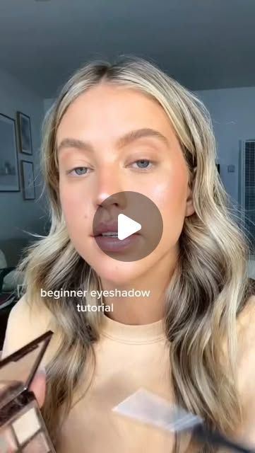 makeup makeupartist on Instagram: "BEGINNER EYESHADOW #eyeshadowtutorial #easyeyeshadow #beginnereyeshadow #eyeshadowlook" How To Put Eyeshadow On For Beginners, Lower Lid Eyeshadow, Makeup Tutorial Eyeshadow Step By Step, Neutral Eyeshadow Looks Step By Step, How To Put On Eyeshadow, Eye Shadow Tutorial Step By Step, Eye Shadow Blue Eyes, Eyeshadow Looks Simple, Easy Eyeshadow For Beginners