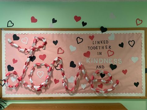 Linked together in kindness and love Love Bulletin Board, Valentine Bulletin Board, Diy Scarecrow Costume, February Bulletin Boards, Kindness Bulletin Board, Valentine Bulletin Boards, Community Bulletin Board, Work Bulletin Boards, Diy Scarecrow