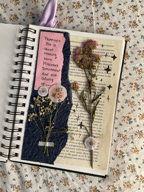 Scrapbook Journal Ideas, Bullet Journal Mood Tracker Ideas, Bullet Journal Paper, Bulletin Journal Ideas, Pretty Journals, Diy Journal Books, Creative Scrapbook, Bullet Journal Mood, Scrapbook Book