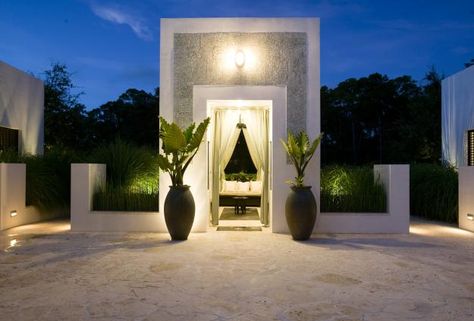 Dramatic! Beach Garden Design, South Walton Florida, Portland Garden, Alys Beach Florida, Modern Gardens, Alys Beach, Cottage Garden Design, Phu Quoc, Garden Park