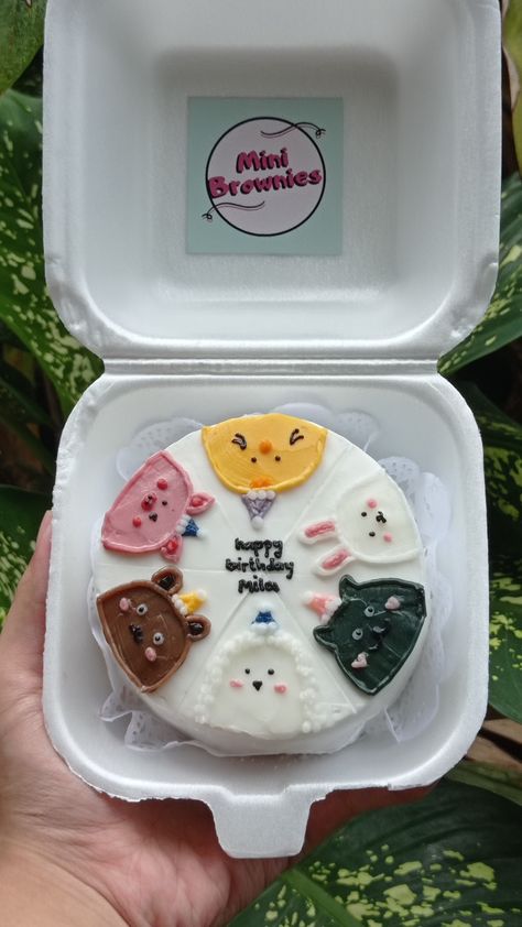 Bento Cake Ideas, Bento Box Cake, Ugly Cake, Doraemon Cake, Lunchbox Cake, Ugly Cakes, Bento Cakes, Mini Brownies, Cake Mini