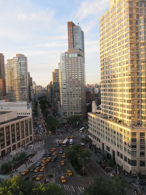 NYC Lincoln Square Nyc, City Living, The New Yorker, New Yorker, Open Space, San Francisco Skyline, Night Life, Lincoln, Worth Reading