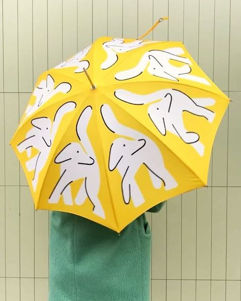 @icantaffordthisbutmaybeshecan on Instagram: "Another brilliant artist joining the Artist Series of @para.para.world animated umbrellas. Look at this beauty by @zwartekoffie check out this pooch strutting his stuff! ☔️☔�️☔️(George)" Umbrella Design Ideas Creative, Merch Shoot, Umbrella Illustration, Umbrella Design, City Branding, Cute Umbrellas, Campaign Ideas, Blue Umbrella, Colorful Umbrellas