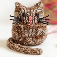 Easy Knit Toys, Tiny Knitted Animals Free Pattern, Easy Knitted Toys Free Patterns, Plushie Knitting Pattern, Small Things To Knit, Cat Knitting Pattern Free, Knit Cat, Rabbit Knitting Pattern, Knitting Patterns Free Blanket