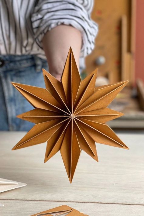 Origami Stella, Creative Origami, Upcycle Ideas, Paper Lunch, Holiday 2022, Christmas Stars, Paper Wall Hanging, 3d Figures, Wood Stars