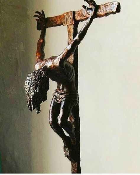 Jesus Crucified, Cross Pictures, Crucifixion Of Jesus, Jesus Christ Art, Jesus Face, Jesus Christ Images, Biblical Art, Jesus Images, Wooden Cross