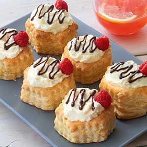 For that special pastry-chef touch, these white chocolate mousse pastry shells are drizzled with melted semi-sweet chocolate. Check out the tips for professional-looking results every time. Comments Chocolate Pastries, Puff Pastry Shells, Pepperidge Farm Puff Pastry, Pastry Design, Puff Pastry Desserts, White Chocolate Mousse, Pastry Shells, Pepperidge Farm, Pastry Desserts