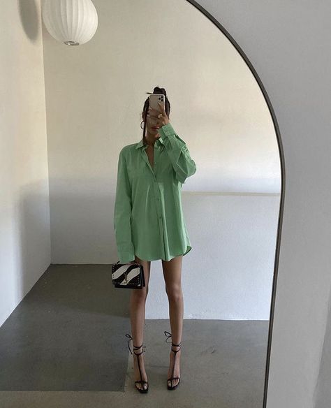 Looks Pinterest, Green Shirt Dress, Trendy Swimsuits, Looks Street Style, Fashion Weeks, Mode Inspo, Green Shirt, Looks Style, Mode Inspiration