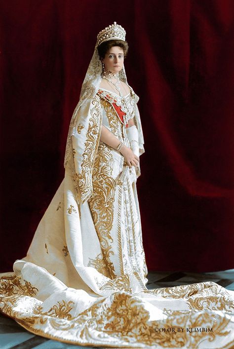 Russian Wedding Dress, Russian Dress, Imperial Fashion, Royal Photography, Royalty Fashion, Russian Wedding, Alexandra Feodorovna, 1800s Fashion, Court Dresses