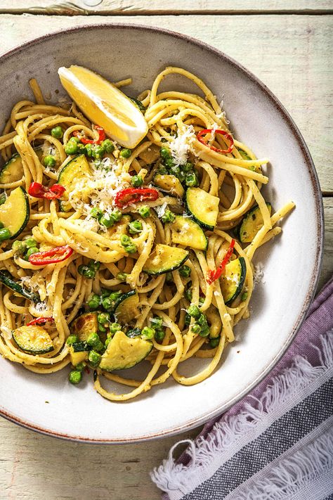 We love zucchini all year long here at HelloFresh. This dish combines some of our favourite pairings. Green peas, zucchini and basil pesto make it feel like summer. A little squeeze of lemon at the end brings this pasta recipe together! Hello Fresh Lemon Pasta, Hello Fresh Pescatarian Recipes, Hellofresh Meals, Hello Fresh Dinners, Linguine Recipes, Hello Fresh Recipes, Zucchini Pasta, Pescatarian Recipes, Food Box