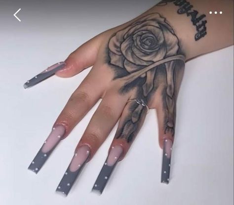 Finger Cover Up Tattoos For Women, Simple Hand Tattoos For Women, Full Hand Tattoos For Women Unique, Chicana Tattoos For Women, Chicana Tattoos, Hand Tattoo Cover Up, Baddie Tats, Simple Hand Tattoos, Cover Up Tattoos For Women