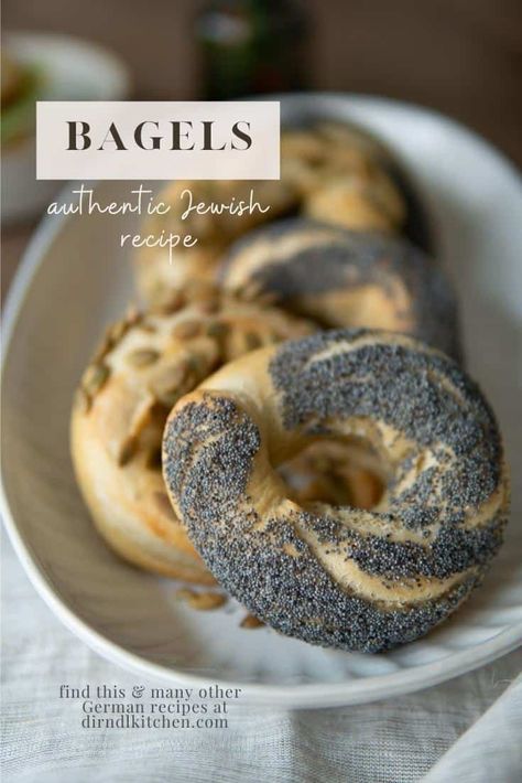 Jewish Bagel Recipe, Authentic Bagel Recipe, How To Make Bagels, New York Bagel, Breakfast Rolls, Bagel Sandwich, Homemade Bagels, Baking Bread Recipes, Bagel Recipe