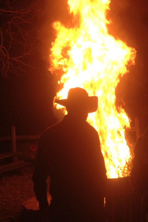 Cowboy country and fire Red Cowboy Aesthetic, Black Cowboy Aesthetic, Near Dark, Cowboy Aesthetic, Western Artwork, Fallout New Vegas, Southern Gothic, Western Aesthetic, Baby Cowboy