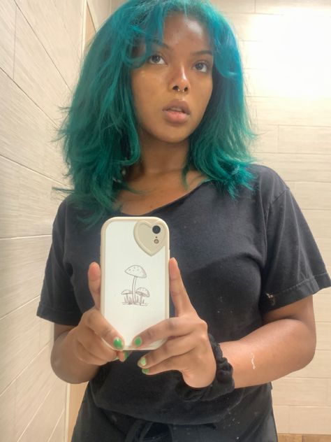 Blue Green Black Hair, Aqua Green Hair Color, Teal Natural Hair, Blue Green Curly Hair, Dark Teal Hair Black Women, Natural Blue Hair, Turquoise Natural Hair, Blueberry Hair Color, Blue Green Hair Black Women