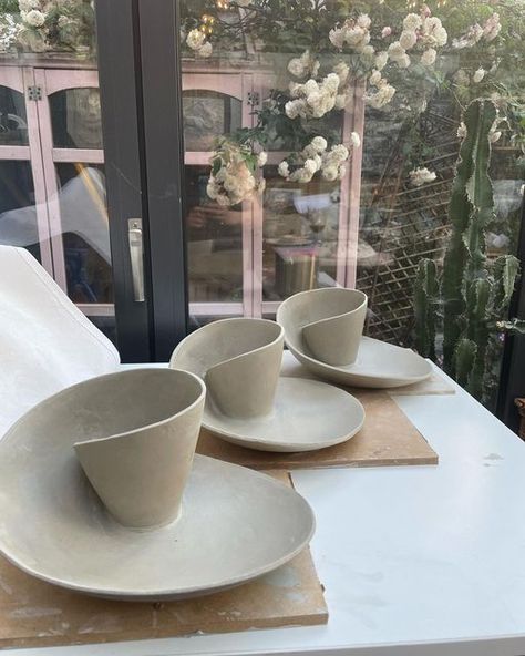 Clay Templates, Glaze Layering, Anna Katharina, Ceramic Egg Cups, Ceramic Egg, Advanced Ceramics, Clay Bowl, Sculpture Ideas, Pottery Clay