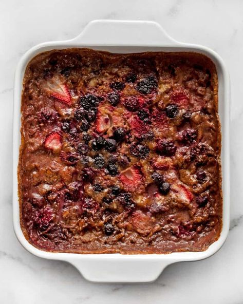 Berry Baked Steel-Cut Oatmeal (Vegan) | Last Ingredient Baked Steel Cut Oatmeal, Steel Cut Oatmeal Recipes, Oatmeal Casserole, Steel Cut Oats Recipe, Oatmeal Vegan, Steel Cut Oatmeal, Baked Breakfast Recipes, Baked Oatmeal Recipes, Cinnamon Almonds