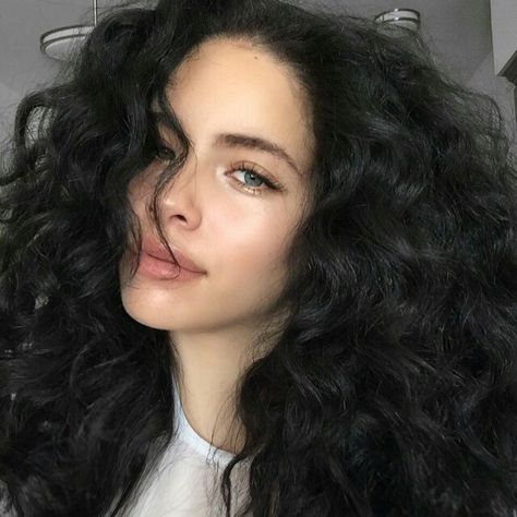 Sherise Cromwell, Dark Hair Pale Skin, Shifting Face, Black Hair Pale Skin, Blue Eyes Aesthetic, Hair Pale Skin, Dark Curly Hair, Curly Fro, Girl With Green Eyes