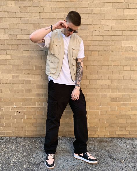 Outfit Vest Pria, Fisherman Vest Outfit Men, Cargo Vest Outfit Men, Utility Vest Outfit Streetwear, Utility Vest Outfit Men, Vest Outfits Men Streetwear, Utility Vest Outfit, Utility Jacket Outfit, Vest Outfits Men